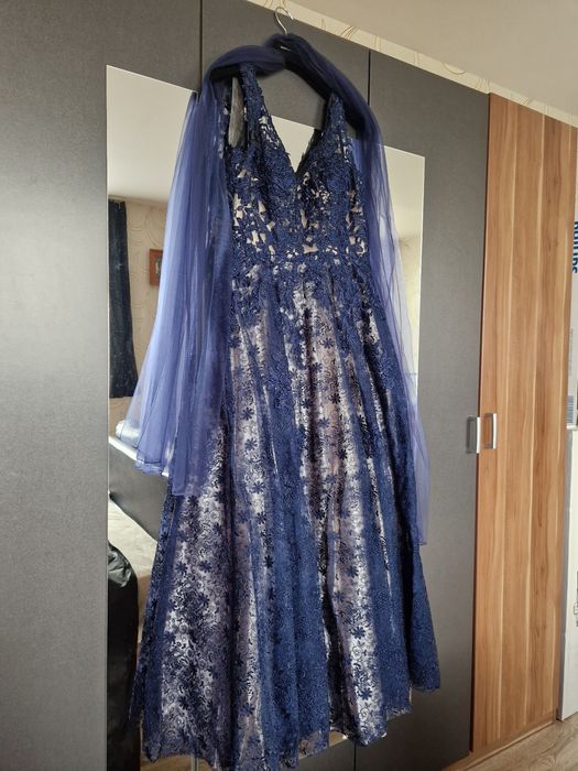 Синя бална рокля