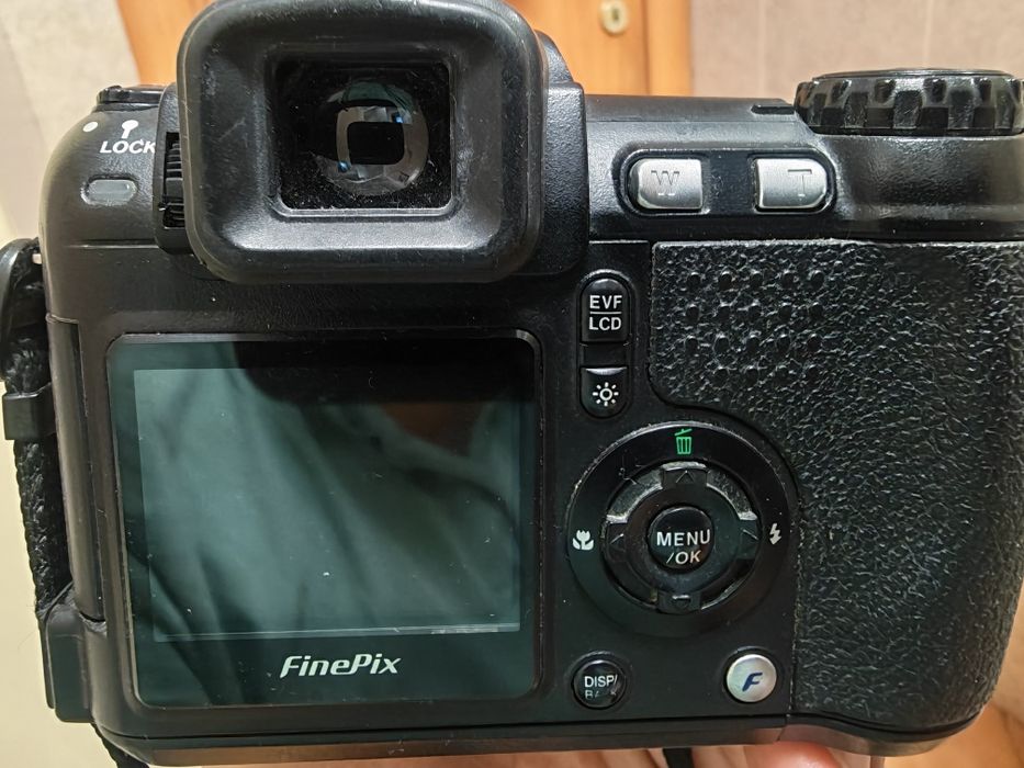 FujiPix S5600 Digital Camera