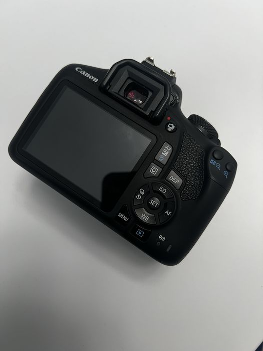 Canon 2000D + baterie externa