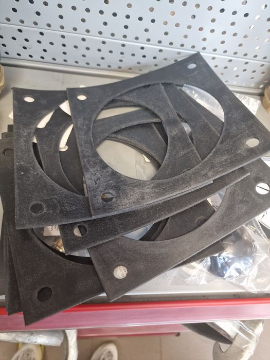 Garnitura flanșa robinet vidanja 4.5.6 toli import Italia 75 lei tva i