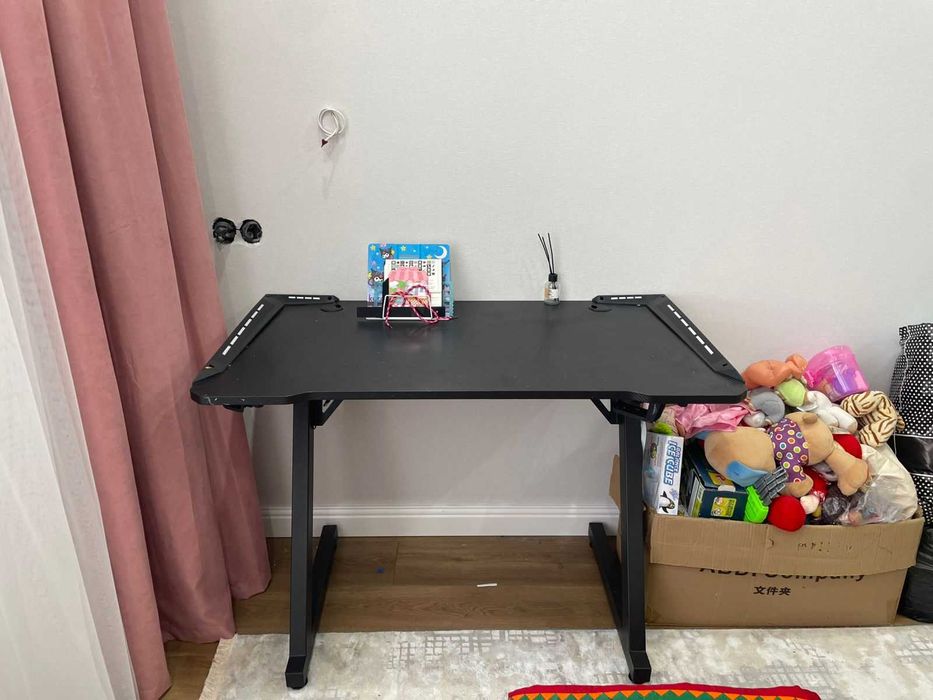 Продам компьютерный стол