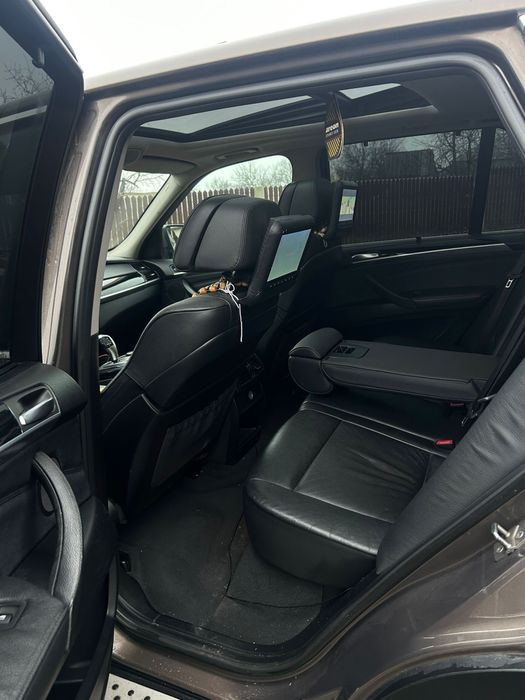 BMW X5 X-DRIVE.   3.0 x- drive