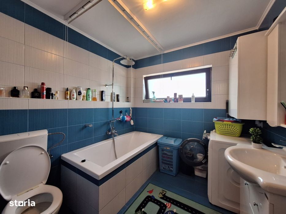 Apartament cu 3 camere, 2 terase, parcare, zona Sub Cetate