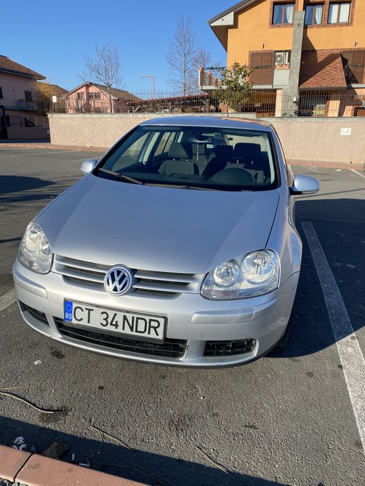 Vând Volkswagen Golf 5