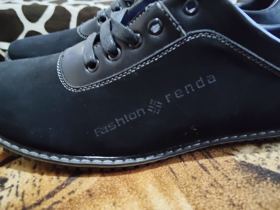 Vând pantofi mărimea 44