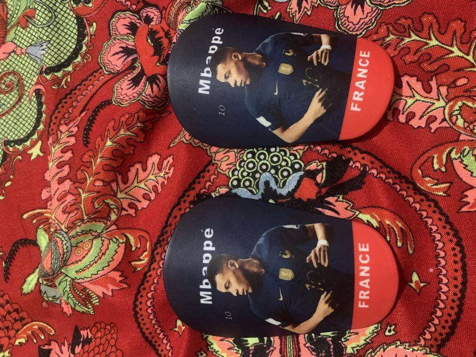 Продам бутсы за 5000тг + подарок щитки