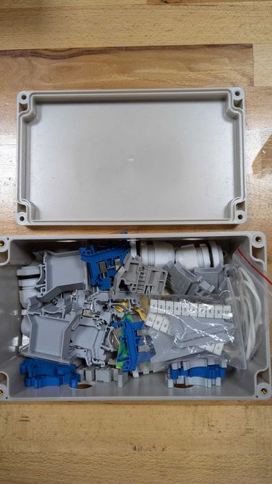 Cutie distributie impermeabila 15-pin UK2.5B DIN rail