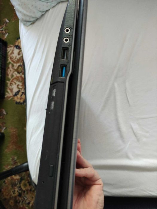 laptop terra nu afiseaza