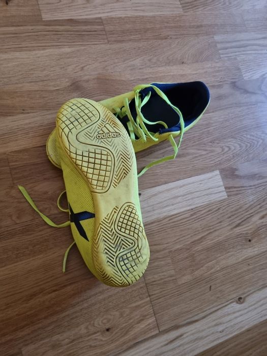 Vand adidasi nr 39 pt fotbal