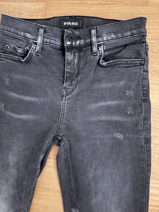 Blugi Pinko marime 26. Purtati de doua ori