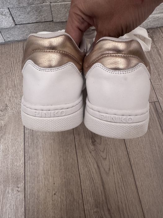 Бели Кецове Pinko