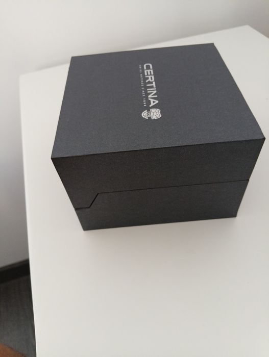 Продавам кутия от часовник Certina