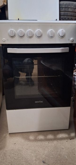 Vând aragaz în stare bună