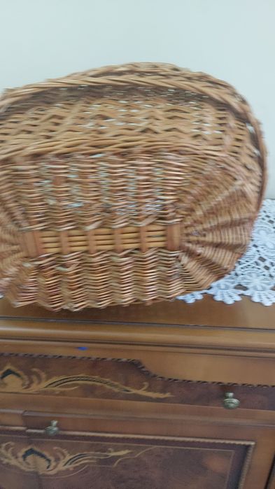 Корзину продам плетёную.