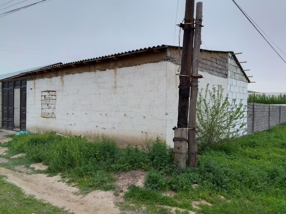 Уч хонали ховли Уй сотилади