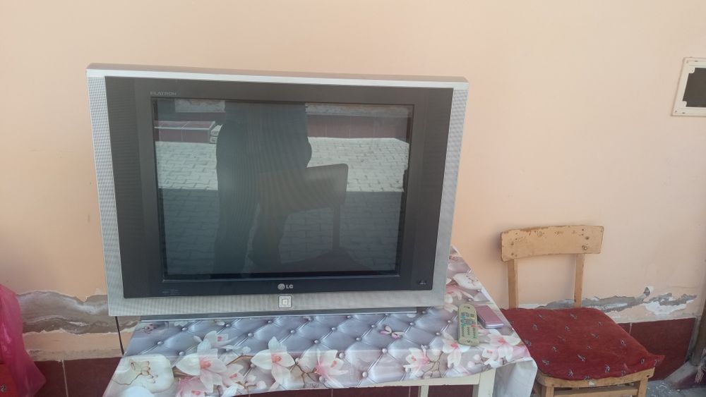 Televizor sotiladi 2 ta daewoo bilan Lg