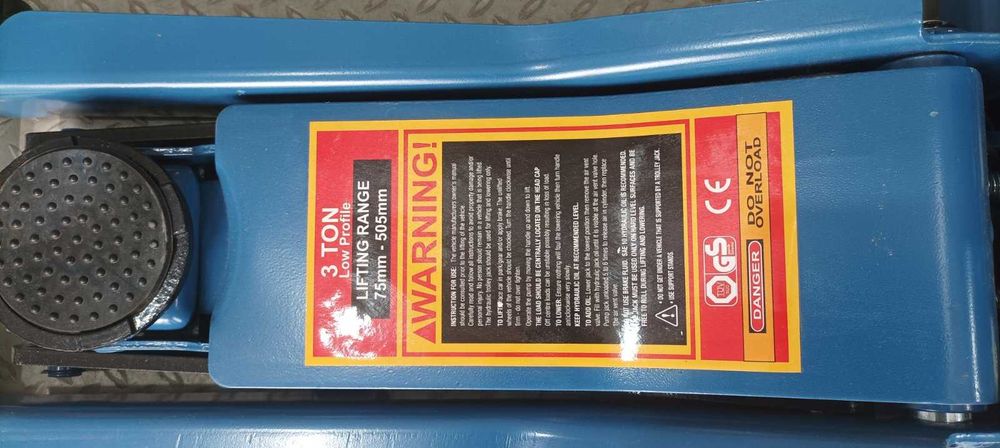 Крик гаражен хидравличен нископрофилен 3 т FJ334A с двойна помпа