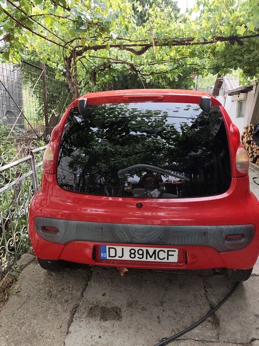 Vând Peugeot 107