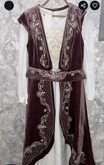 Платье с камзолом