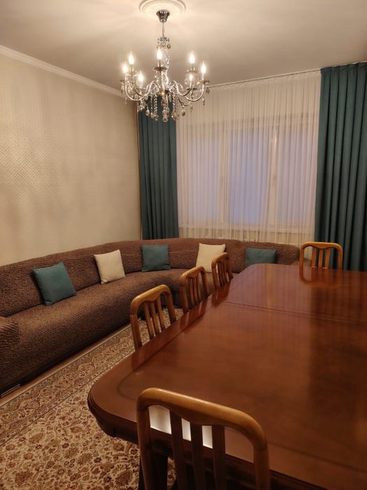 Стол для гостинной