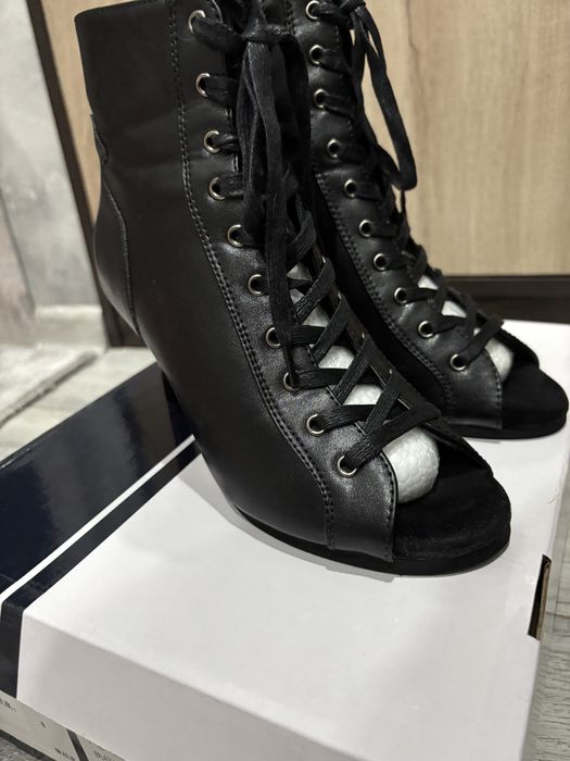 Продам  туфли, хилсы