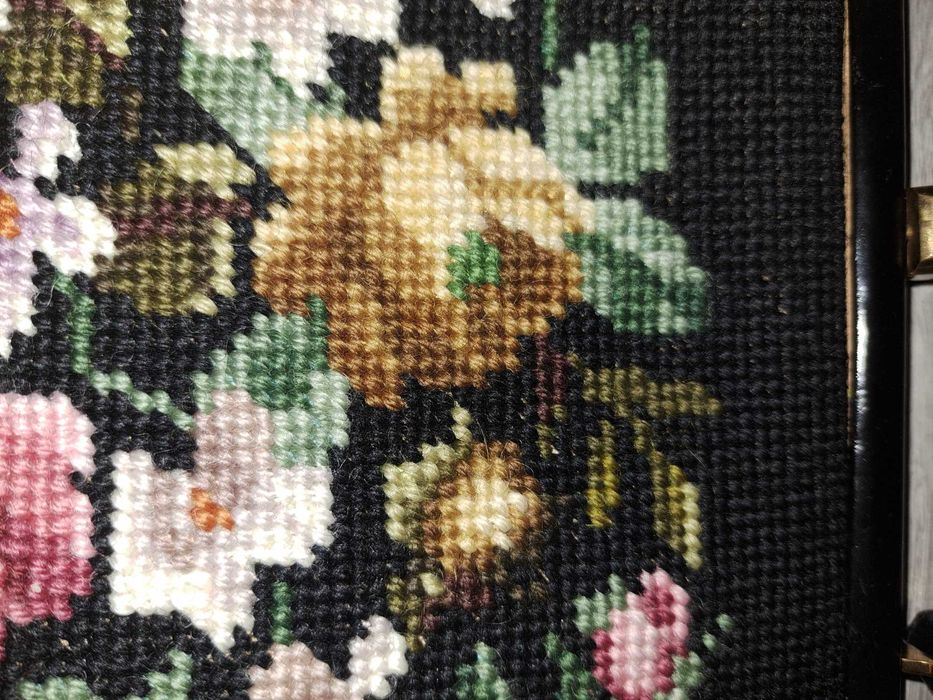 poșetă vintige cu o față brodată