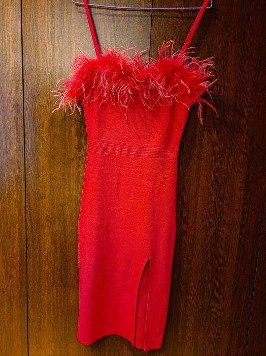 рокля циклама с естествени пера