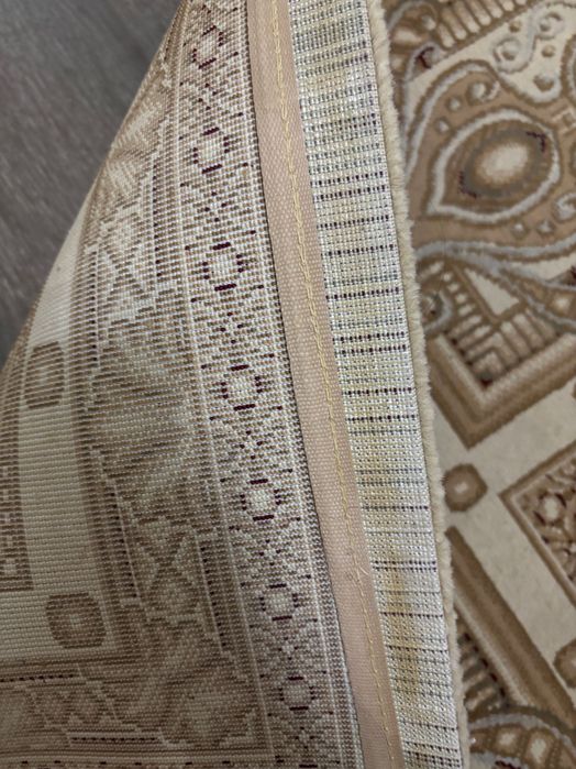 Ковер размер 5*2 , состояние отличное , плотный ворс