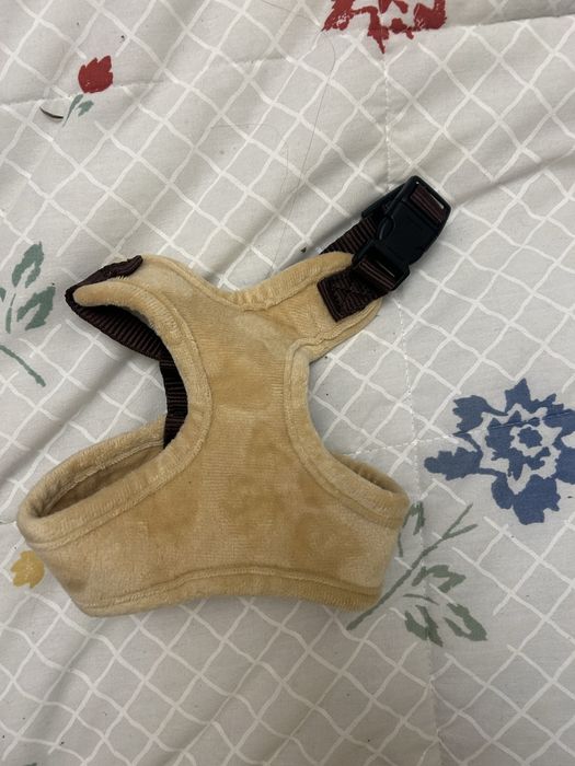 Продавам 4 нагръдника и яке