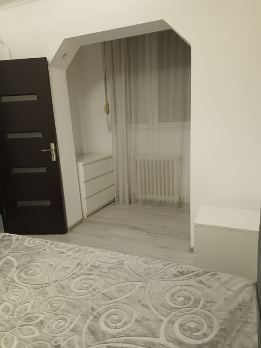 Ofer spre închiriere un apartament cu două camere.