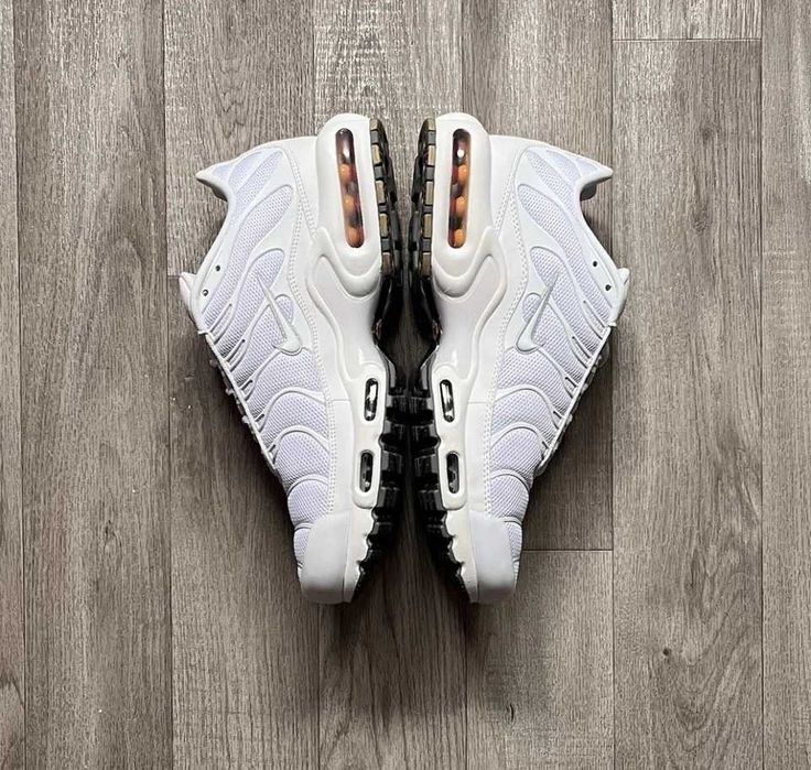 Nike Air Max TN PLUS Triple White POPULAR! (всички номера от/до 36-46)