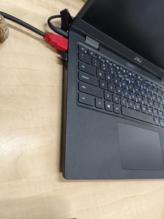 Продавам Dell Latitude  3420