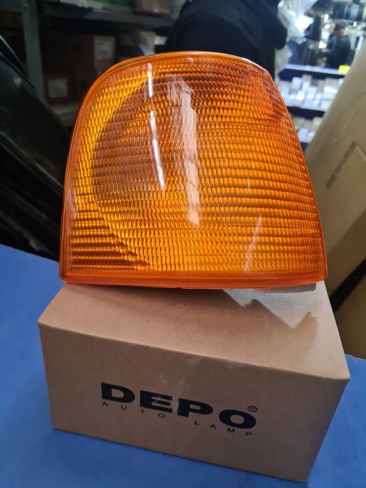 Продам поворотники от Ауди 100 с 3