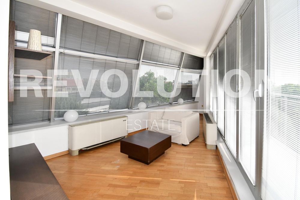 Мезонет с ГАРАЖ в центъра на София.