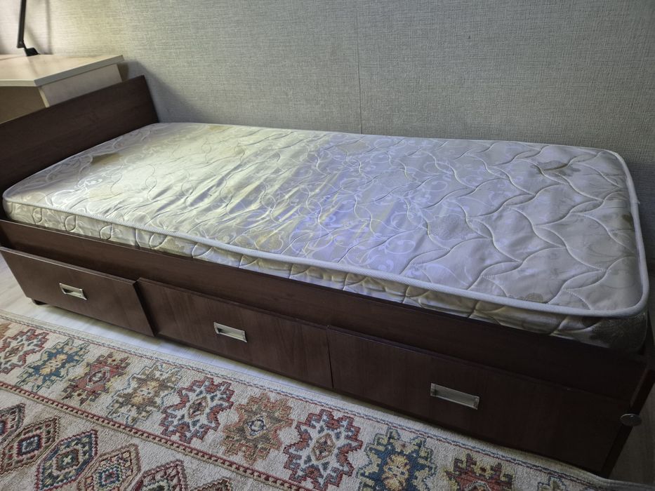 Продам кровать 1,5 спальная