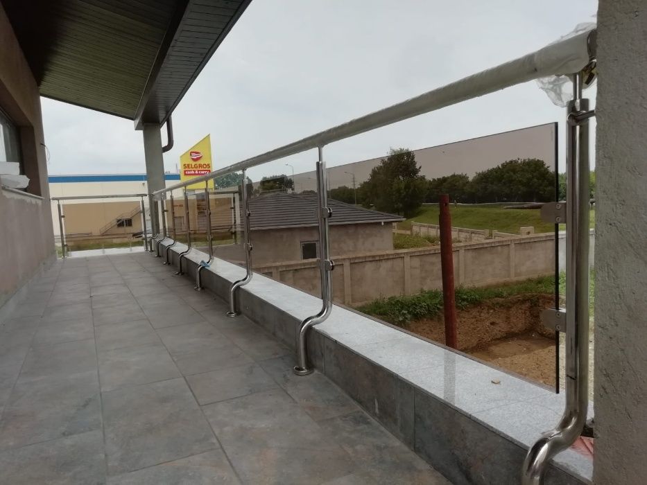 Confectii INOX: balustrade*tubulaturi*rafturi*hote*mese*design ambient