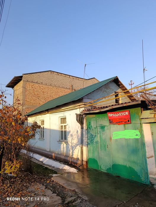 Uy sotiladi 5 xona 3 sotix