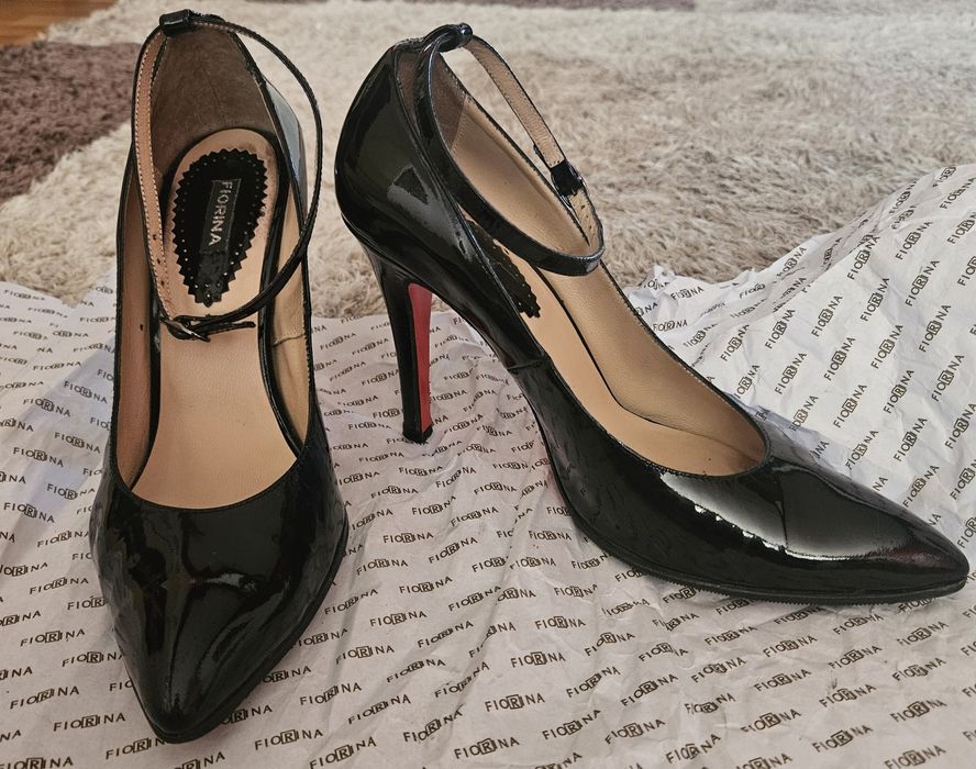 Елегантни обувки на ток