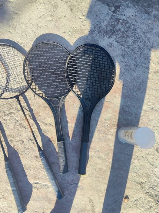 Семеен комплект от 3 бр. ракети и 4 хилки.