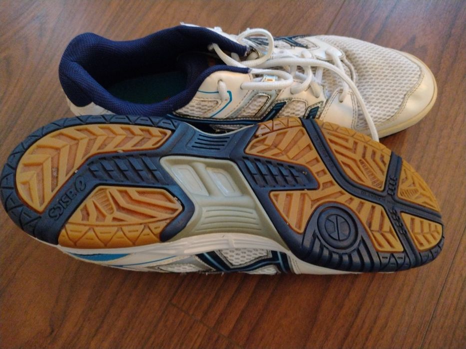 Adidasi marci asics