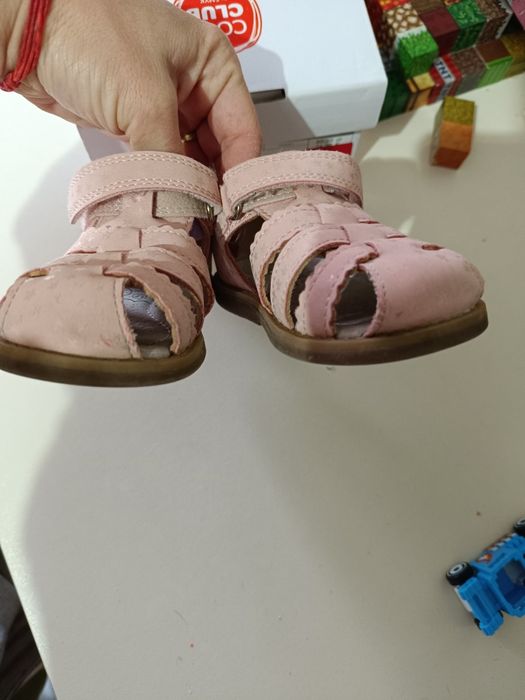 Sandale roz mărimea 21