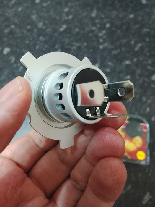 Led лампы H4 жёлтый свет