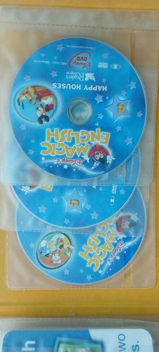 Детски образователен комплект „Disney Magic English“–папка с DVD диск.