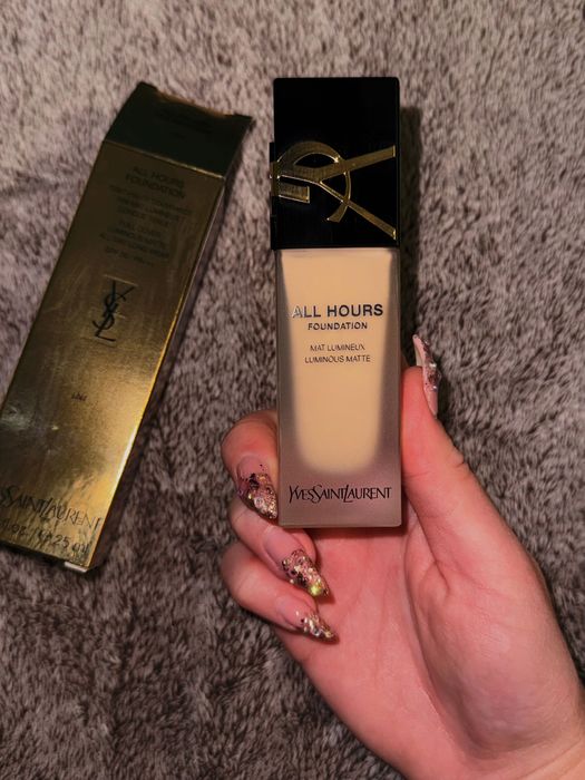 Yves Saint Laurent All Hours Foundation SPF 39