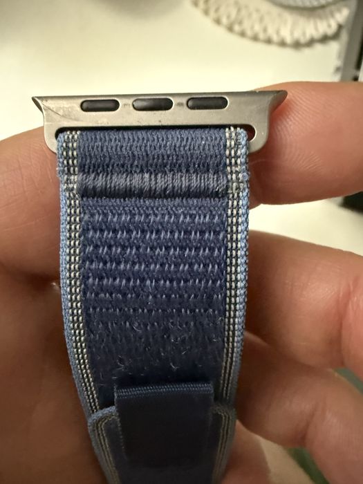 Curea Apple Watch 49mm Blue/Bright Blue Trail Loop – S/M Natural Titanium ,ca noua + incarcator Apple watch.