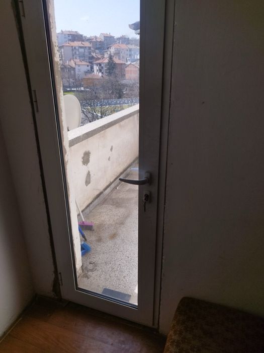 Студио под наем