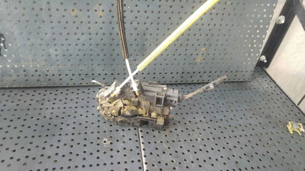 Broasca usa stanga spate audi a6 c5 4b0839015g