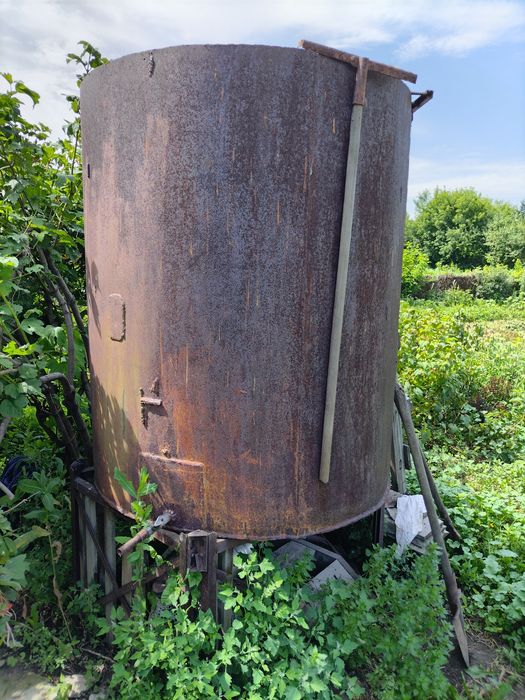 Продам металлический бак