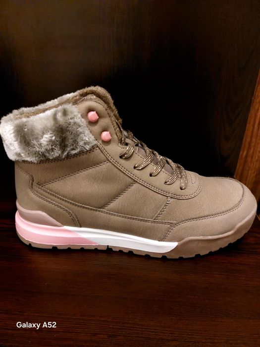 Продавам чисто нови обувки