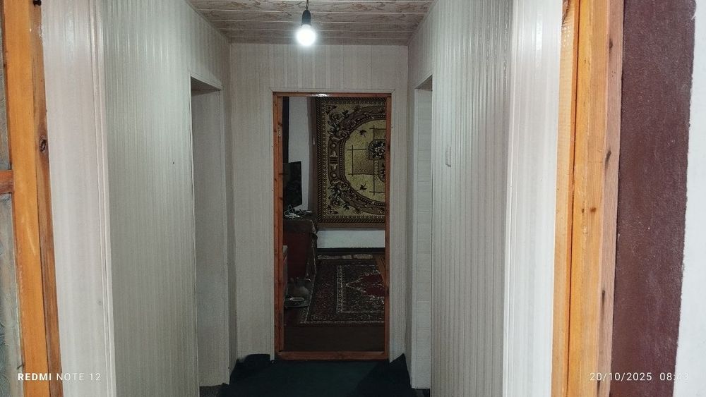 Toshkent tumani Oqtom MFYda 3 xonali hovli uy sotiladi